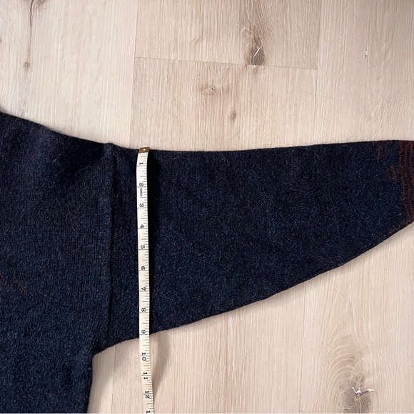 Vintage Crew Neck Sweater - Picture 14 of 16